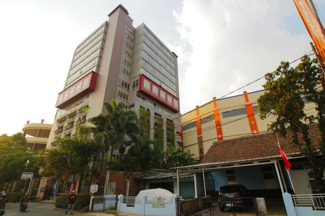 Collection O 17 Hotel Btc Bandung Exterior photo